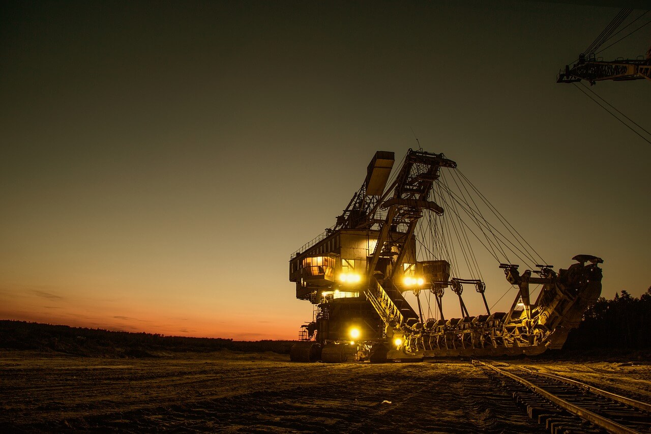 mining-excavator-geebac5955_1280 (1)